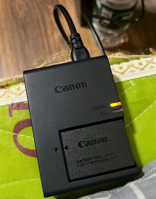 canon相机充电指示灯charge亮